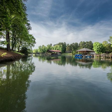 Lakeside Landing By Avantstay Private Dock ムアズビル エクステリア 写真